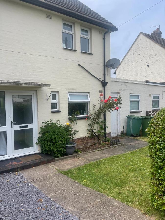 House Number 8 Sleeps Up To 6 People With Smart Tvs In Every Room Wellington  Exterior photo