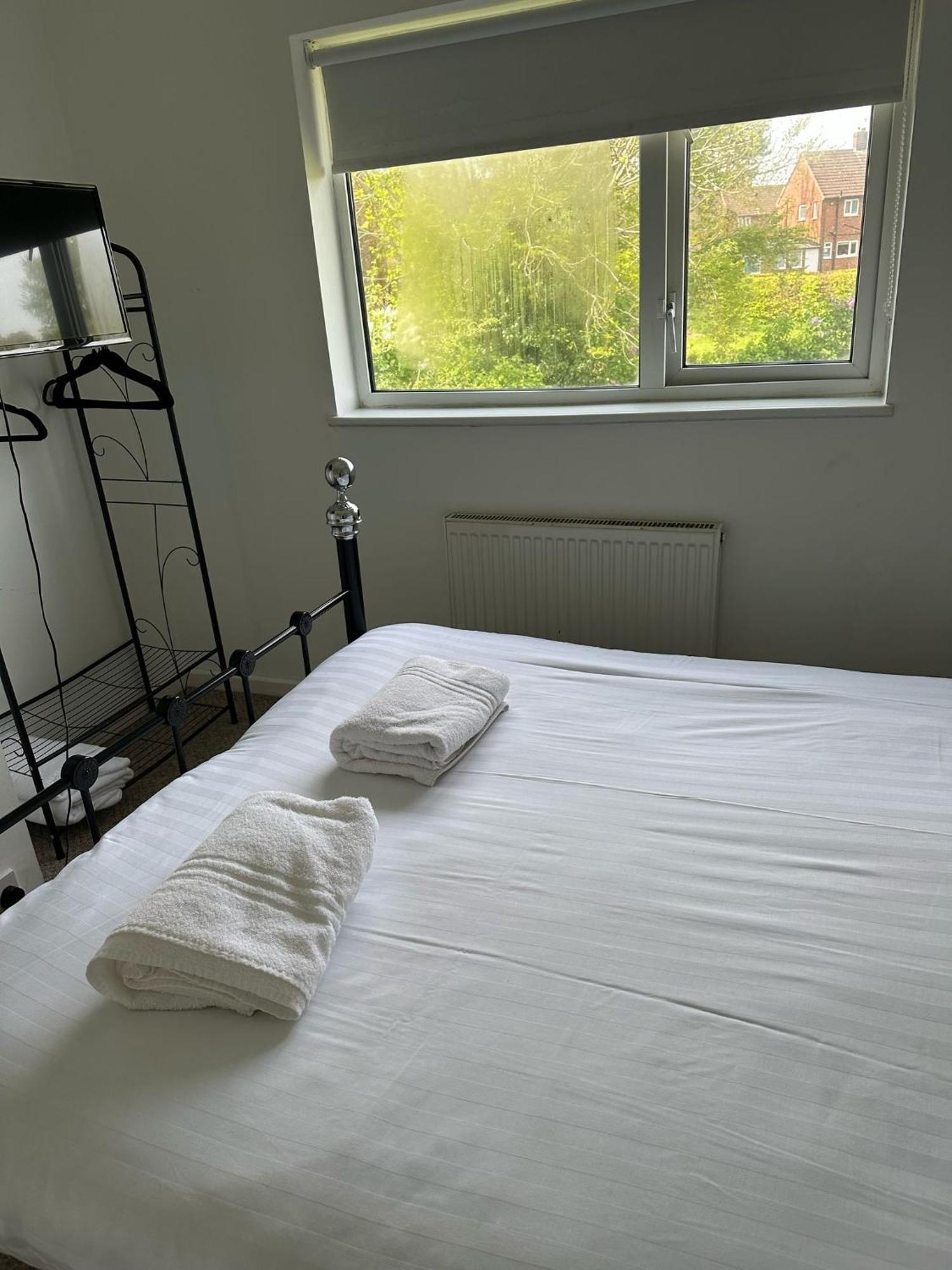 House Number 8 Sleeps Up To 6 People With Smart Tvs In Every Room Wellington  Exterior photo
